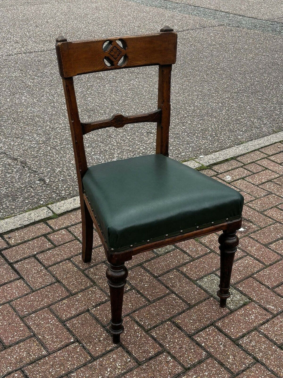 Large Arts & Crafts Light Oak Dining Table & 8 Chairs. Superb Quality.