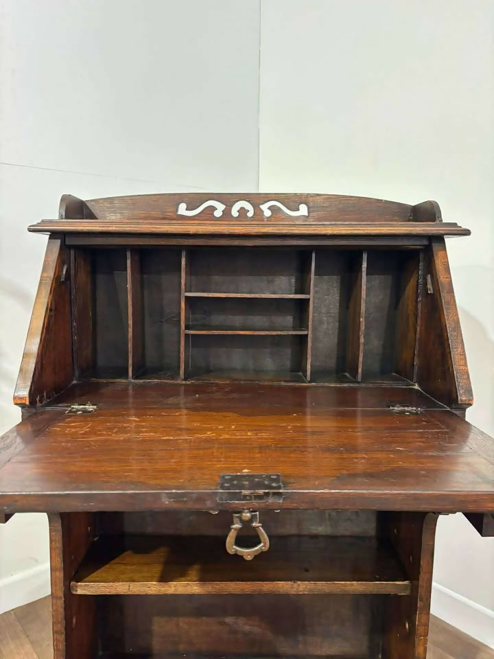 Oak Arts & Crafts Student Bureau