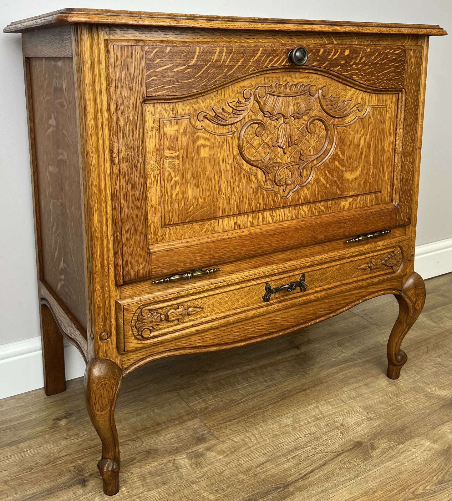 Cabinet Vintage French Louis XIV Oak Sideboard with Carved Cupboard LOT 6247
