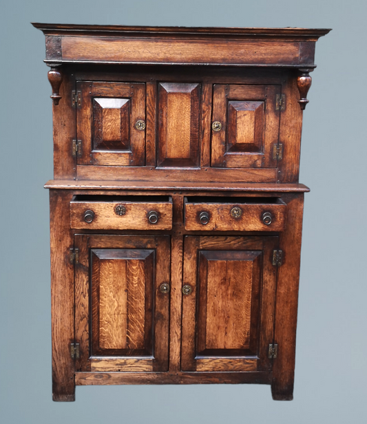 Good Quality Oak Court Cupboard / Sideboard