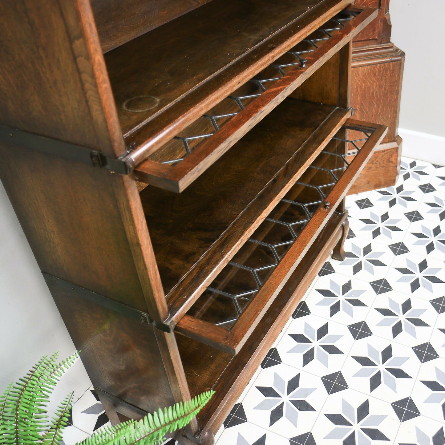 Globe Wernicke Barristers Bookcase in Oak with Diamond Leaded Panes