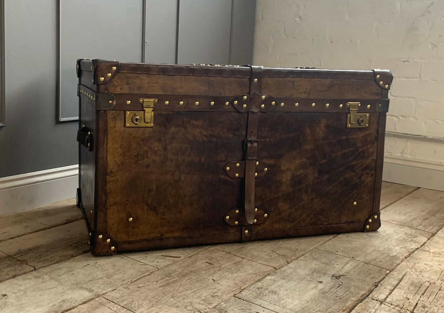 English Handmade Leather Coffee Table Trunk