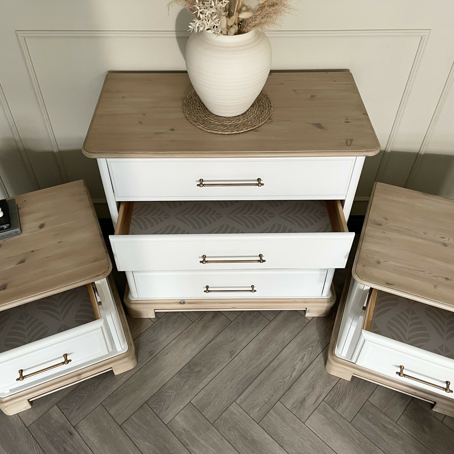 White Bedroom Furniture Set – Hand Painted Solid Wood Chest of Drawers & Bedside Tables – Vintage Matching Bedroom Set UK