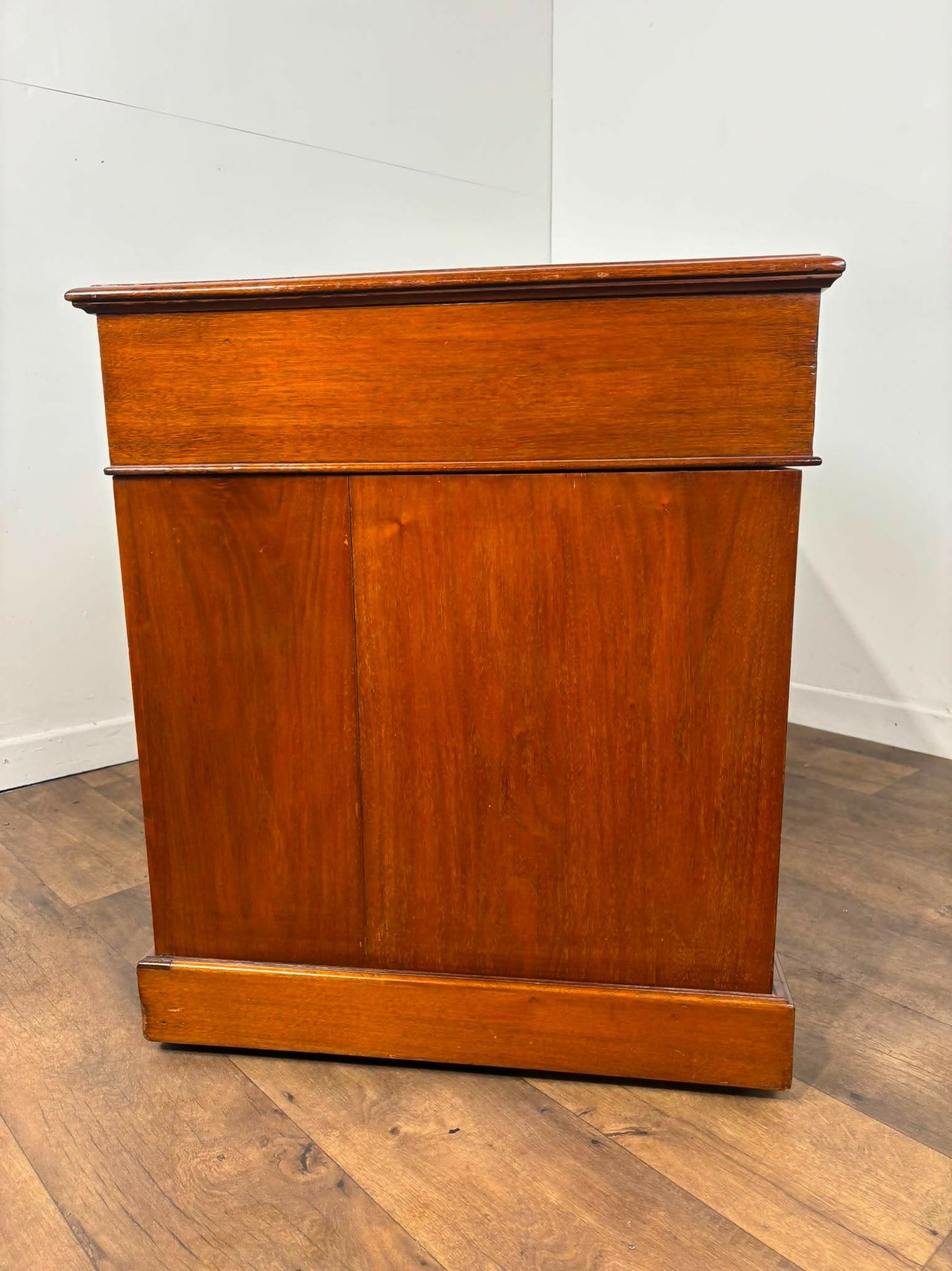 Victorian Mahogany Twin Pedestal Knee Hole Desk