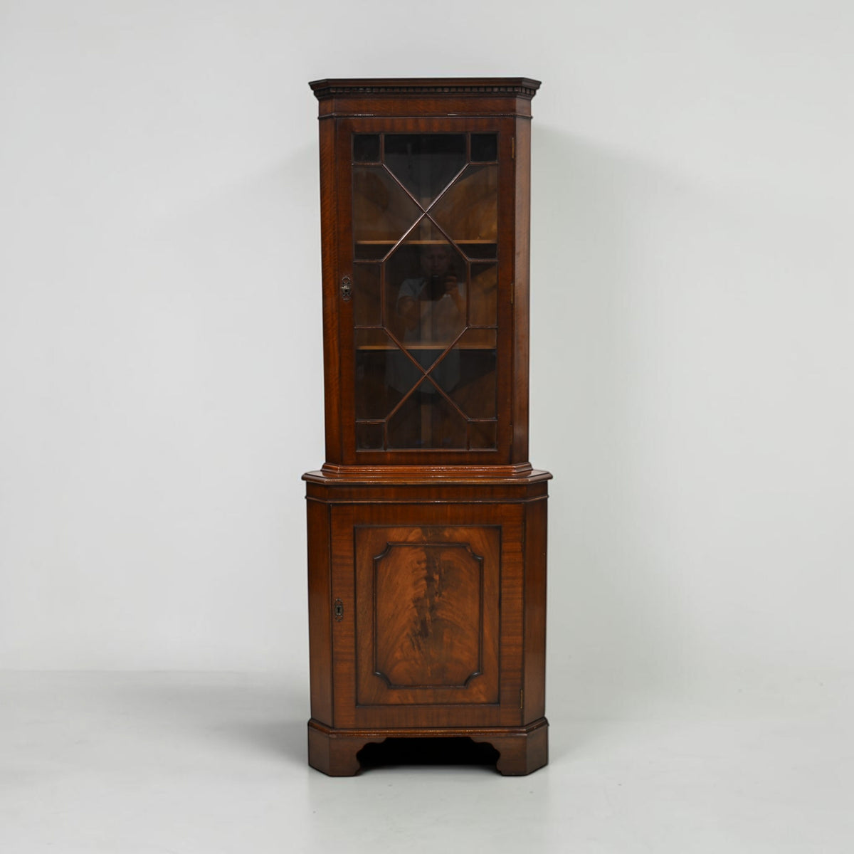 Bevan Funnell Reprodux Corner Cabinet With Working Key FREE UK Delivery*