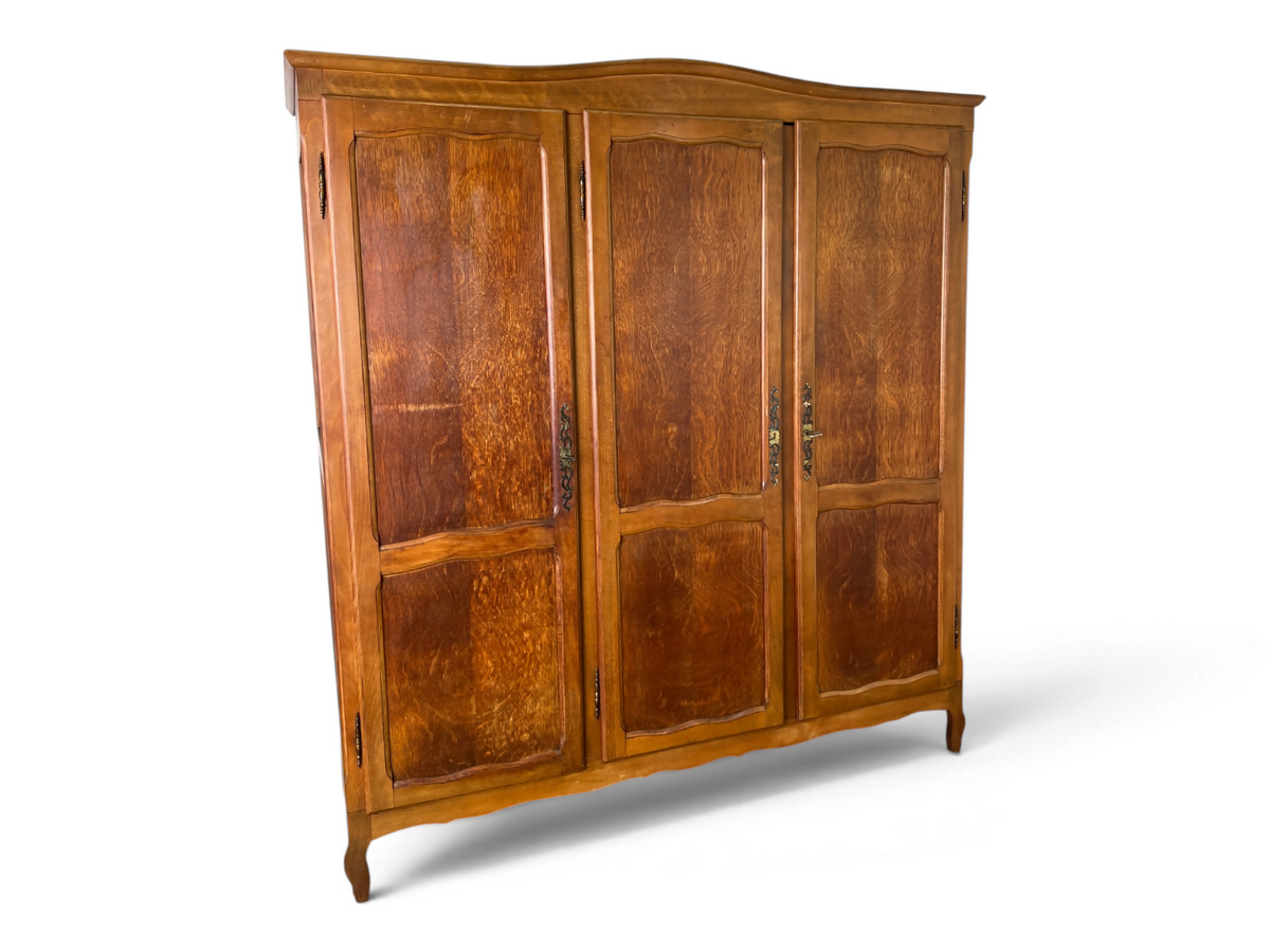 Wardrobe Vintage French Louis Oak Triple Door Carved Armoire Cabinet LOT 6537