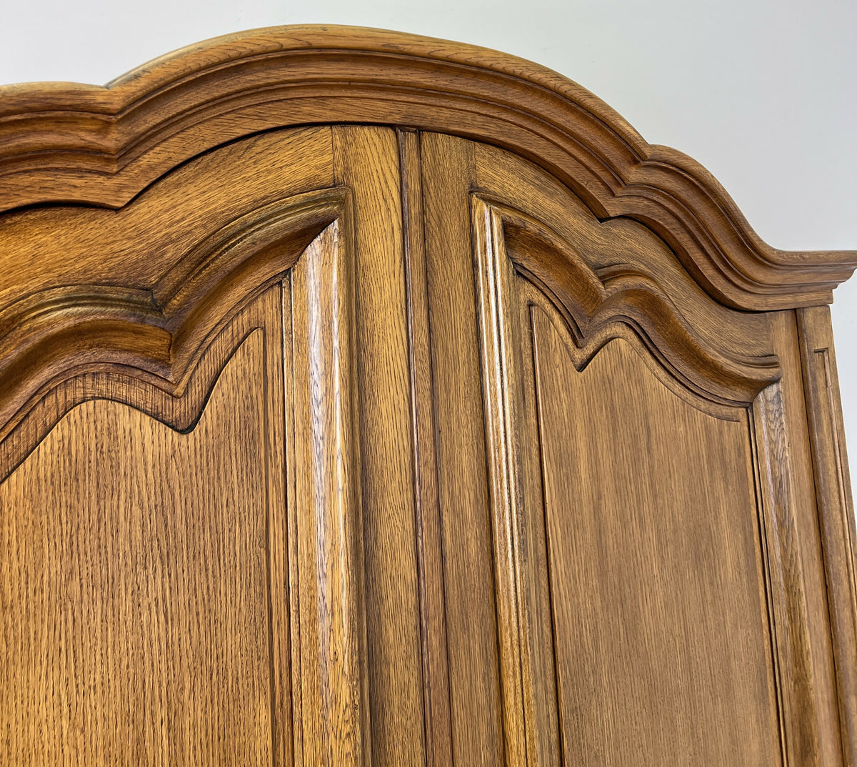 Wardrobe Vintage French Style Oak Two Door Bedroom Storage Armoire LOT 6509