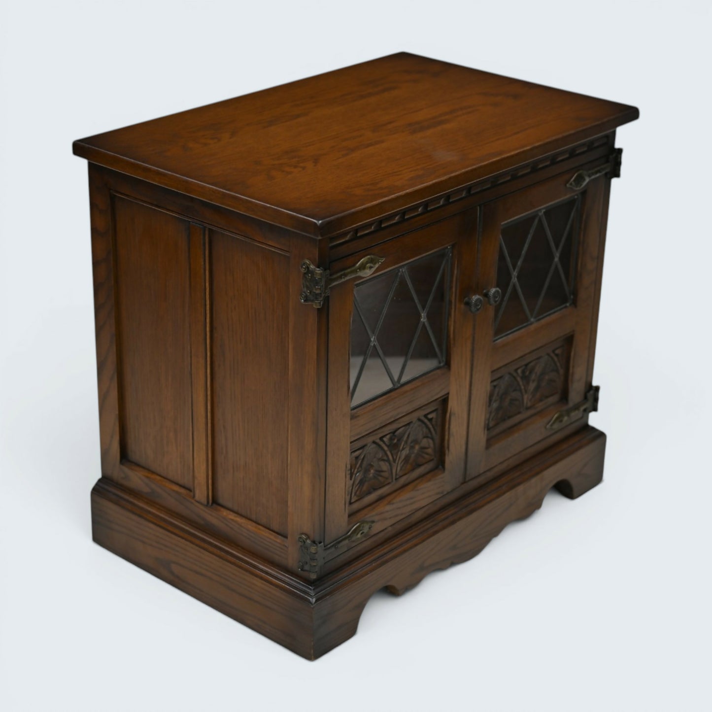 Old Charm TV Stand DVD/SKY Cabinet Light Oak Made In England Free UK Delivery