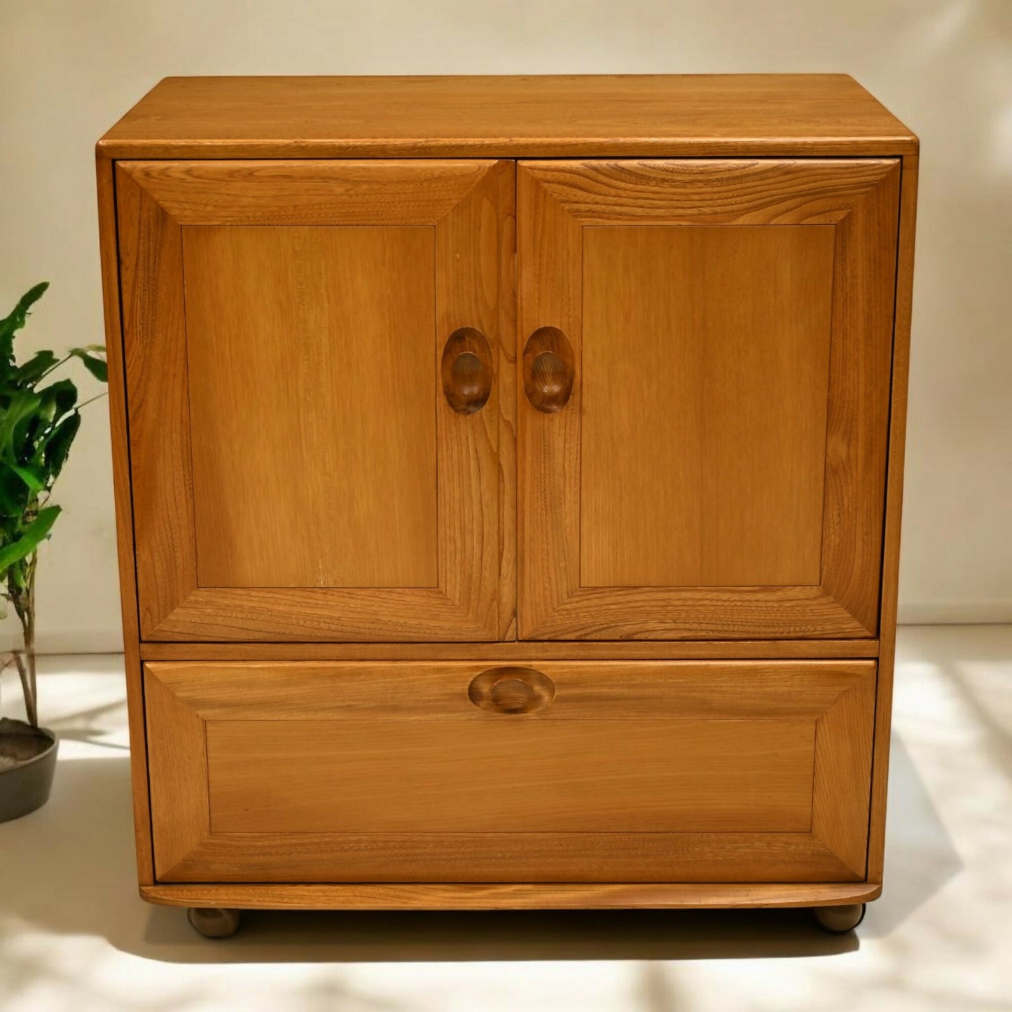 Ercol Mural TV Video Cabinet Windsor Range Light Finish FREE UK Delivery