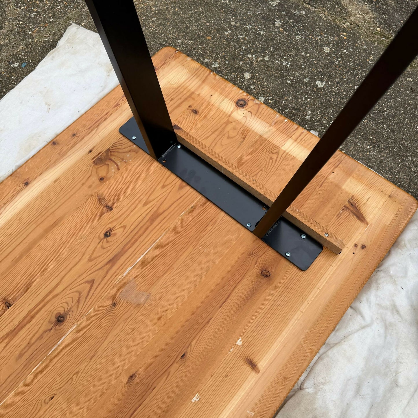 Reclaimed Pine Farmhouse Table Modern Trapezium Metal Industrial Legs Seat 6/8