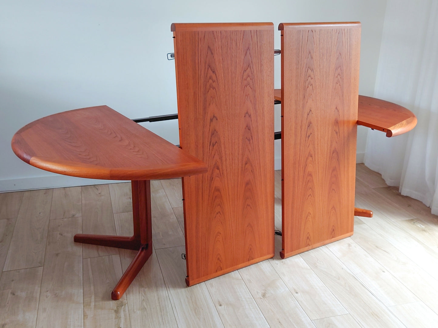 Mid century retro Danish round dining table