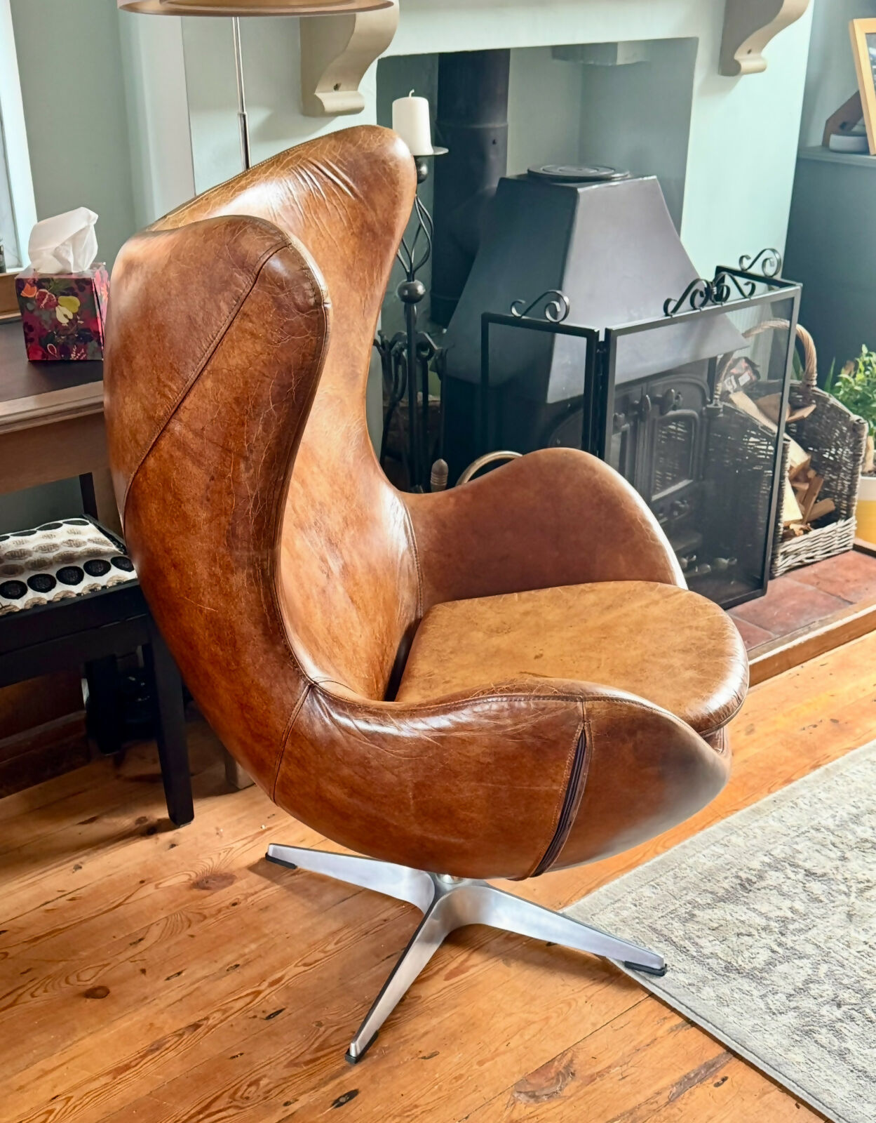 Stunning Leather St Anne Swivel-Club Chair