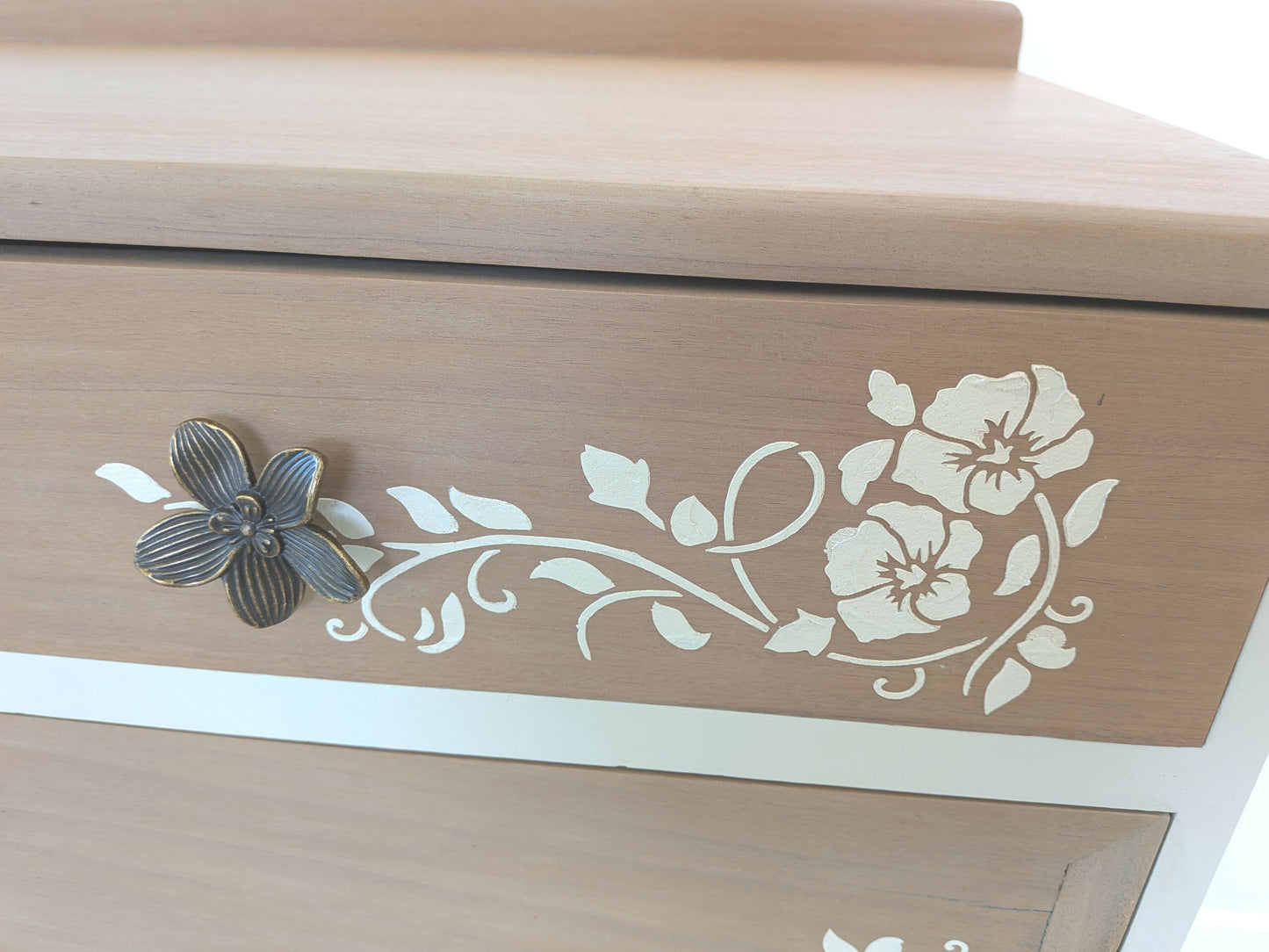 Elegant Vintage Taupe Cabinet Sideboard with Queen Anne Legs