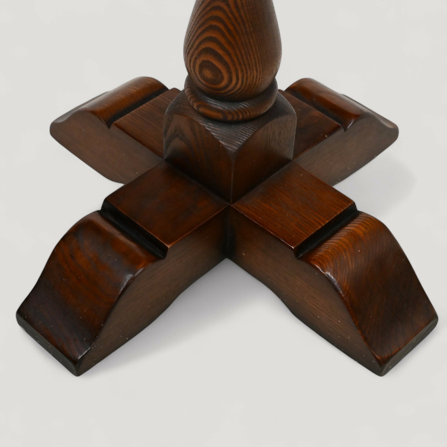 Old Charm Wine/Side Table Pedestal Tudor Brown Model 2217 VGC FREE Delivery*. SBR10751/2307E