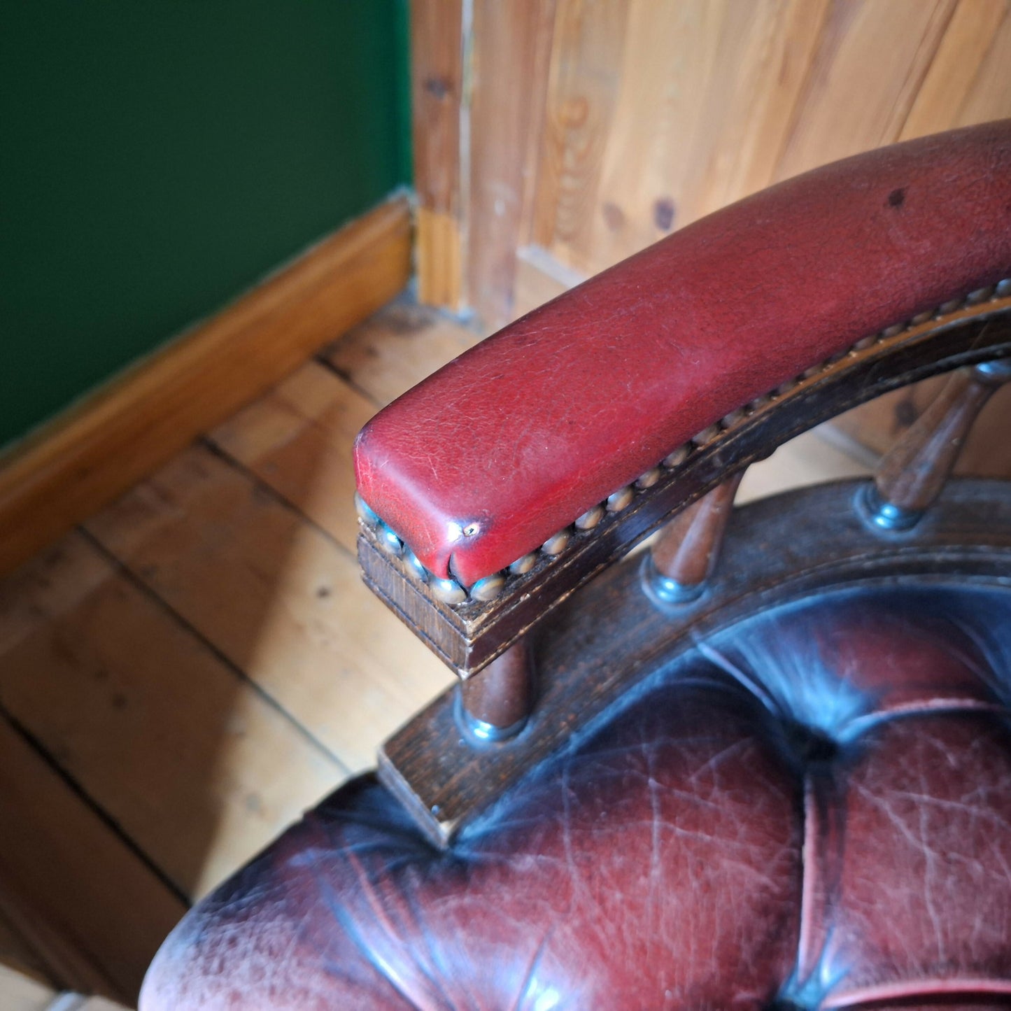 Captains Chair Red Leather Excellent condition