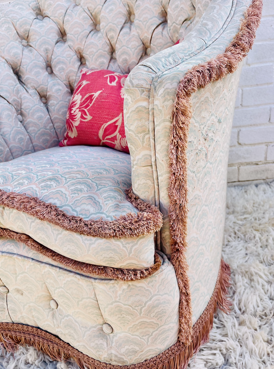 Stunning Vintage Hollywood Revival Scalloped Armchair In Pink And Blue