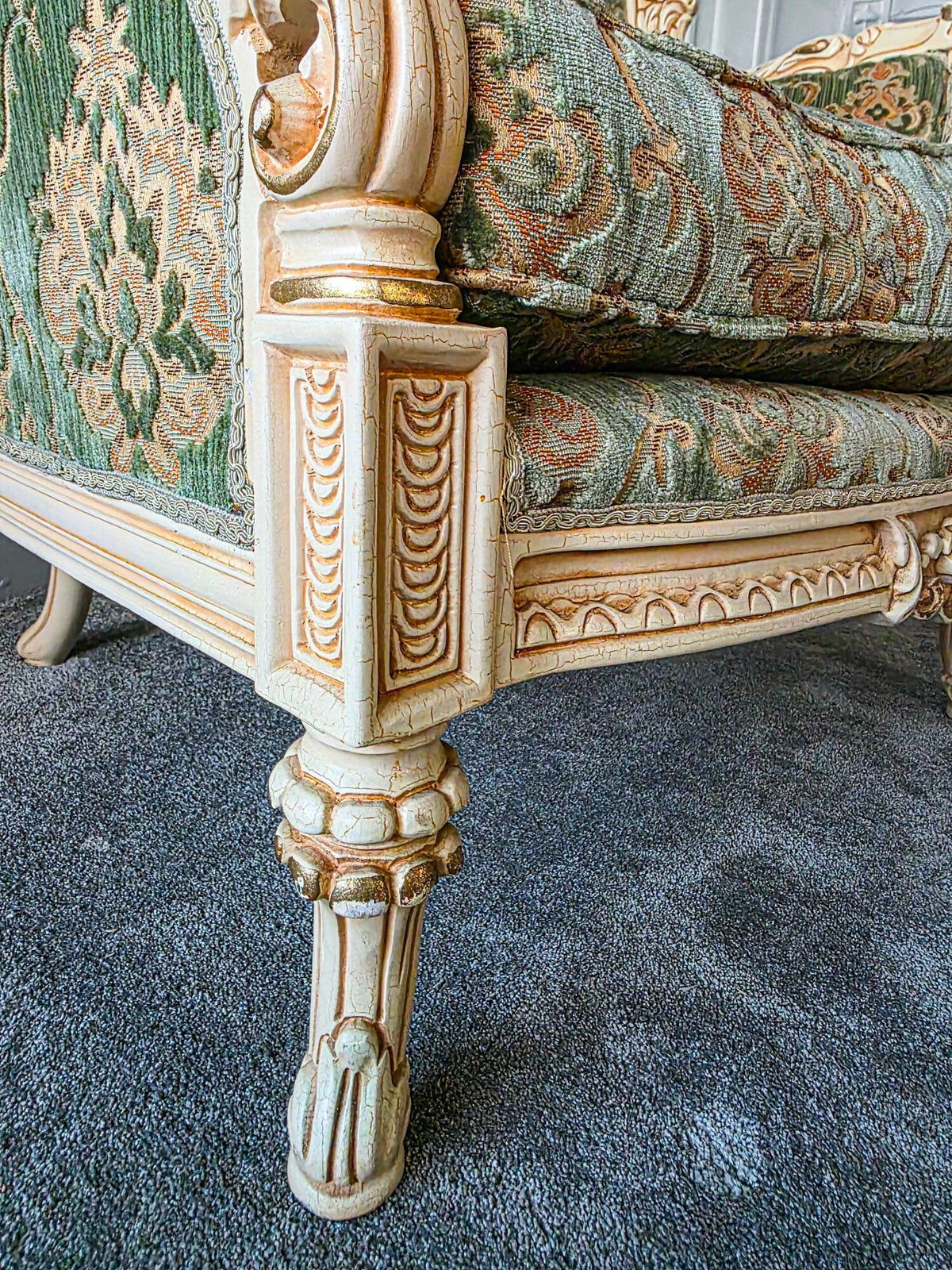VIntage Italian Rococo / Baroque-Style French Louis XV/XVI Carved Wood Bergère,
