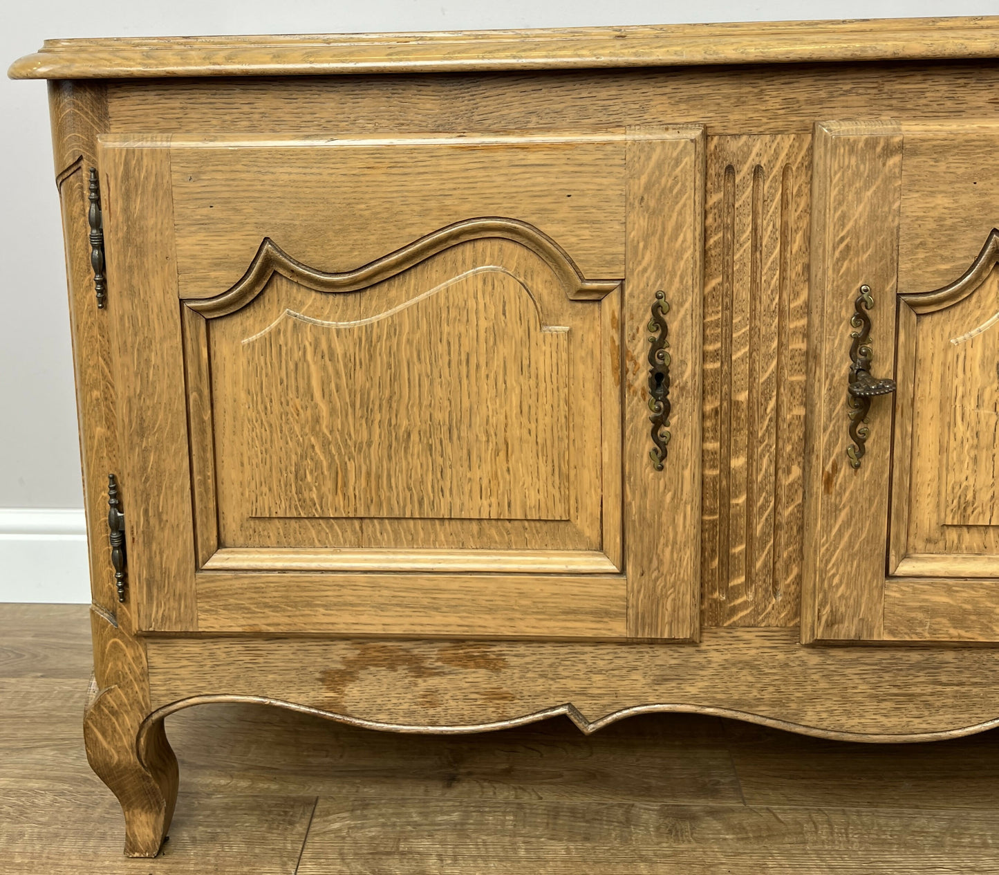 Cabinet Vintage French Style Oak Storage Sideboard Carved Cupboard LOT 6281