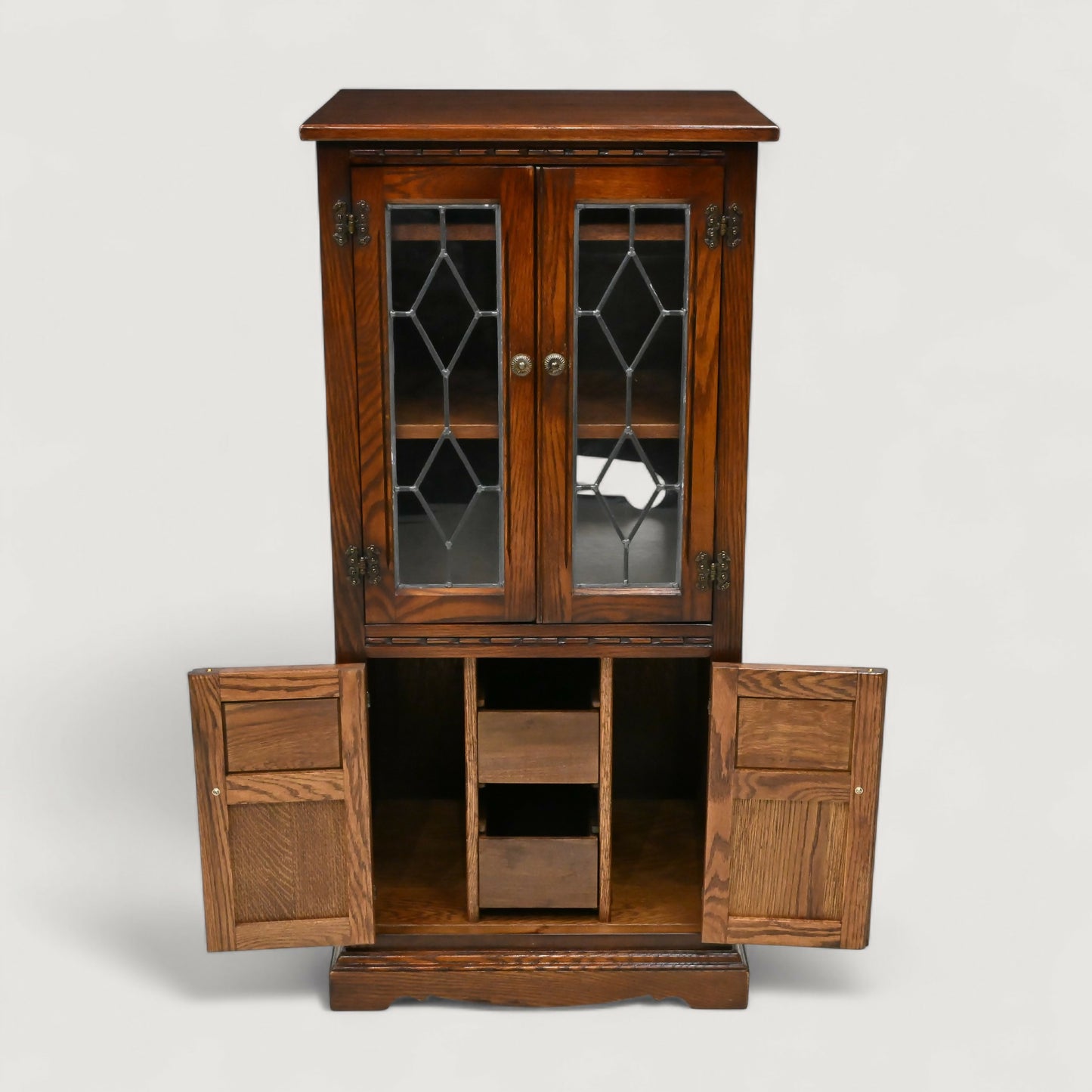 Old Charm Hi Fi/Record Cabinet 2 Adjustable Shelves Tudor Brown FREE UK Delivery. SBR10875/2908E