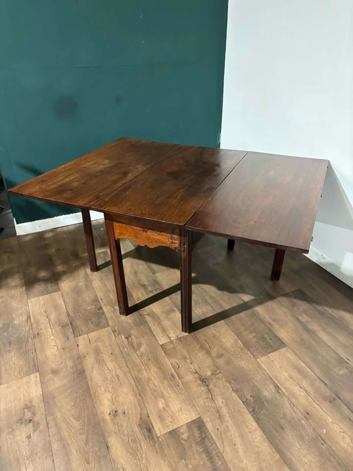 Georgian Mahogany Drop Leaf Tablemm