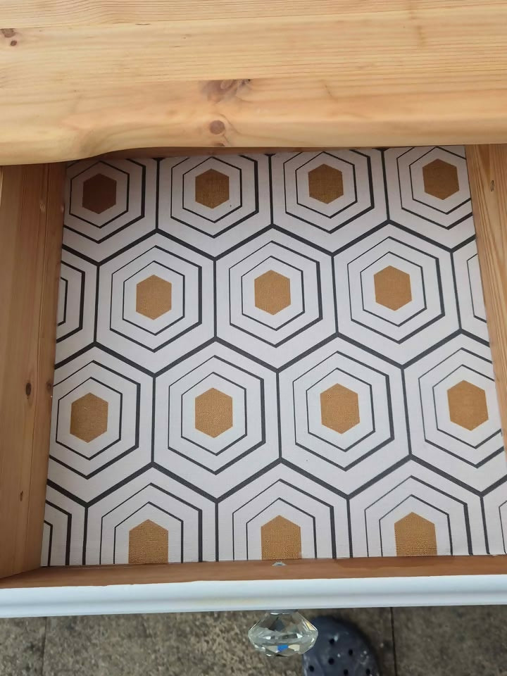 Stunning pine vintage chest of drawers