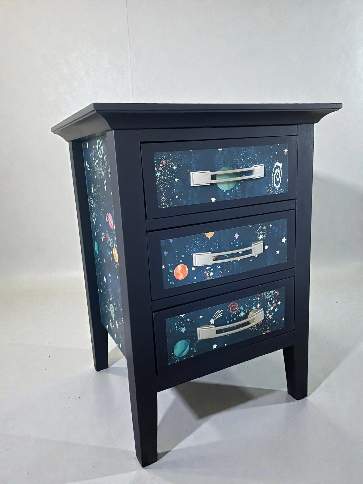 Small three drawer chest - bedside cabinet