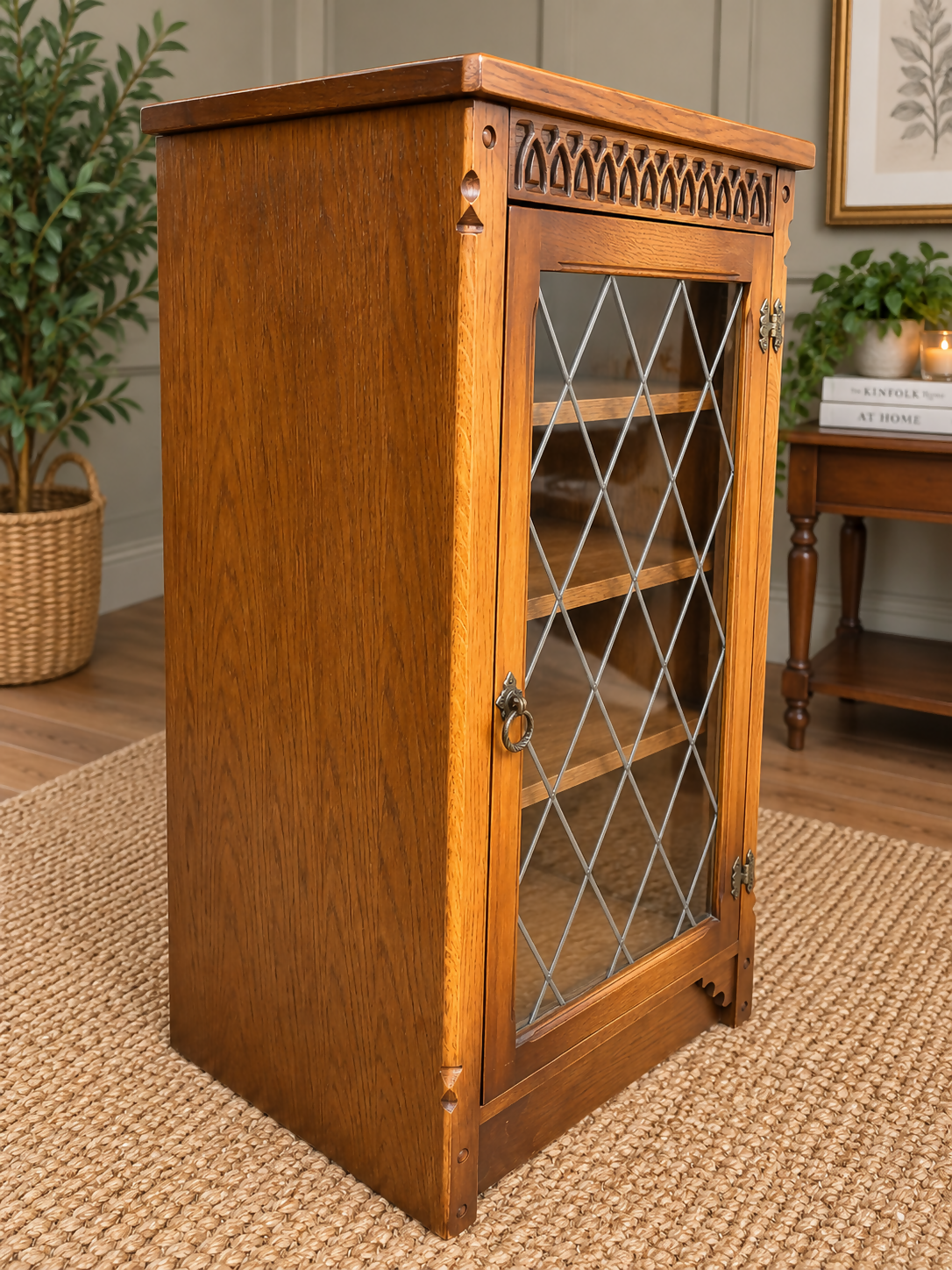 Old Mill Traditional Oak Furniture drinks Cabinet/Display Cabinet