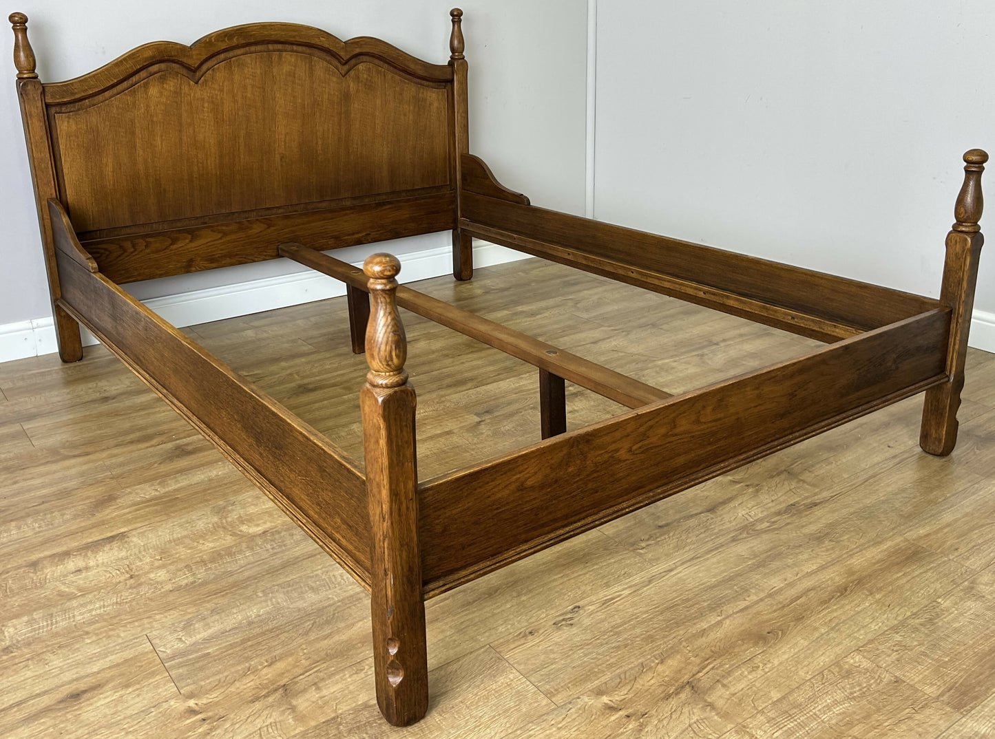 Bed Vintage French Style Oak King Size Bed Frame Carved Headboard LOT 6377