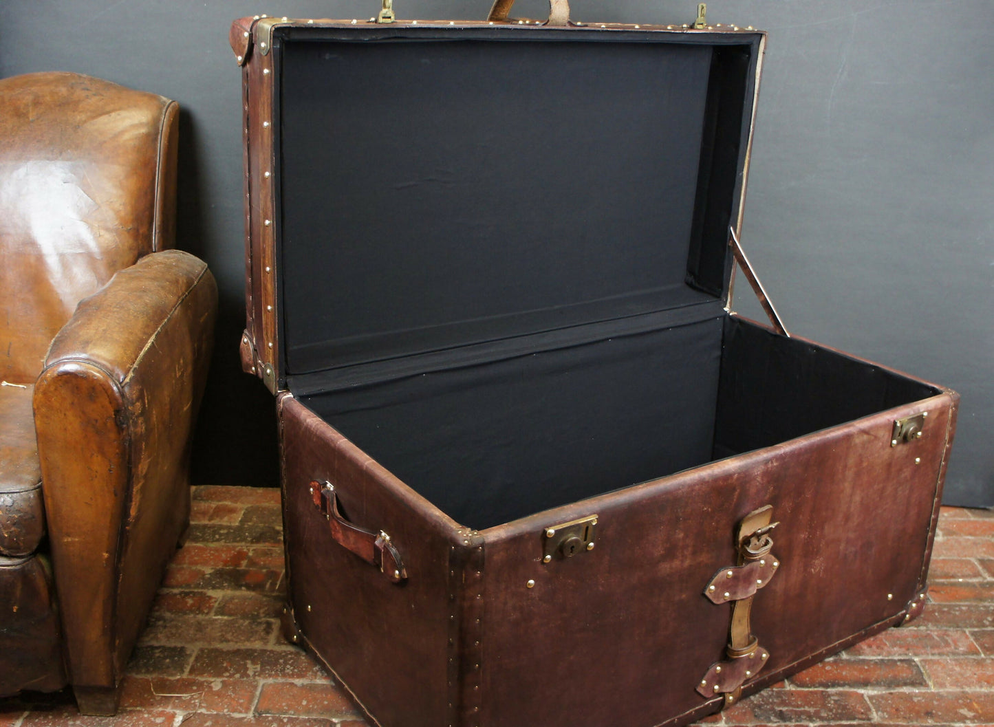 English handmade luxury leather steamer trunk - Vintage style - hand dyed