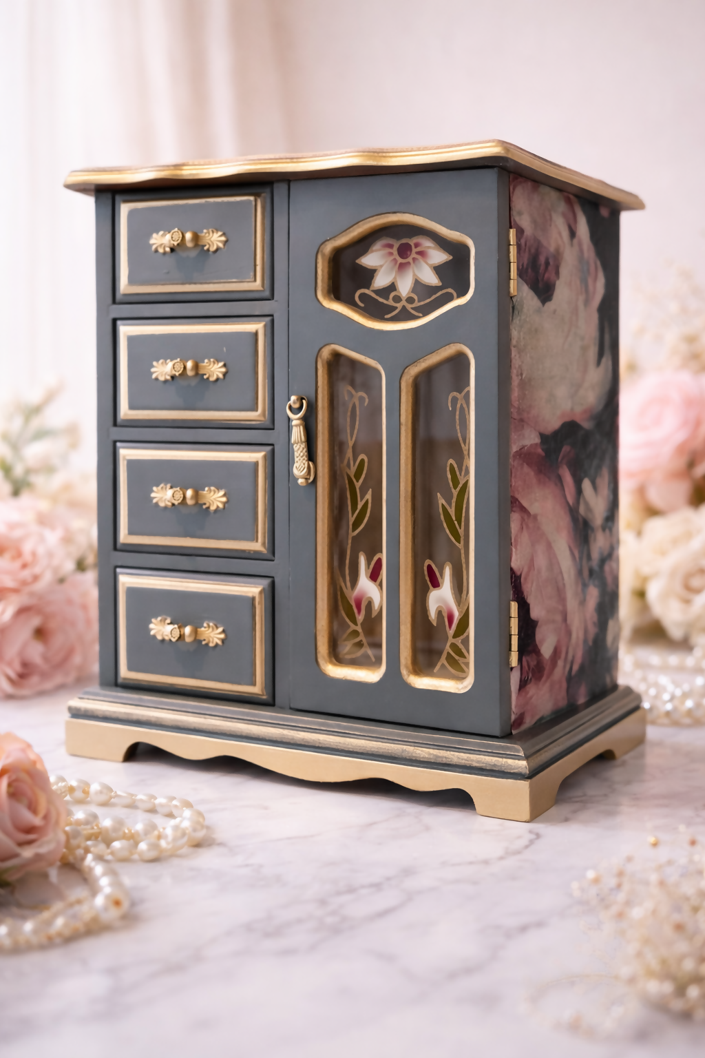 Vintage musical jewellery box