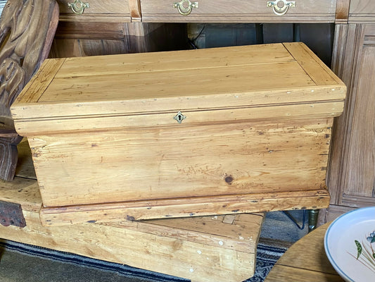 200 year old pine carpenter box
