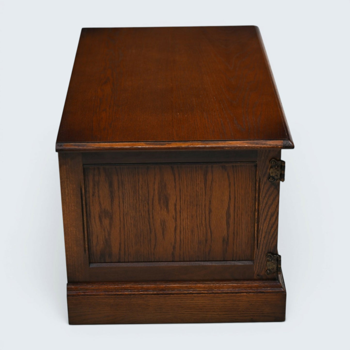 Old Charm TV Stand Linenfold Doors Model 2172 Tudor Brown Oak FREE UK Delivery
