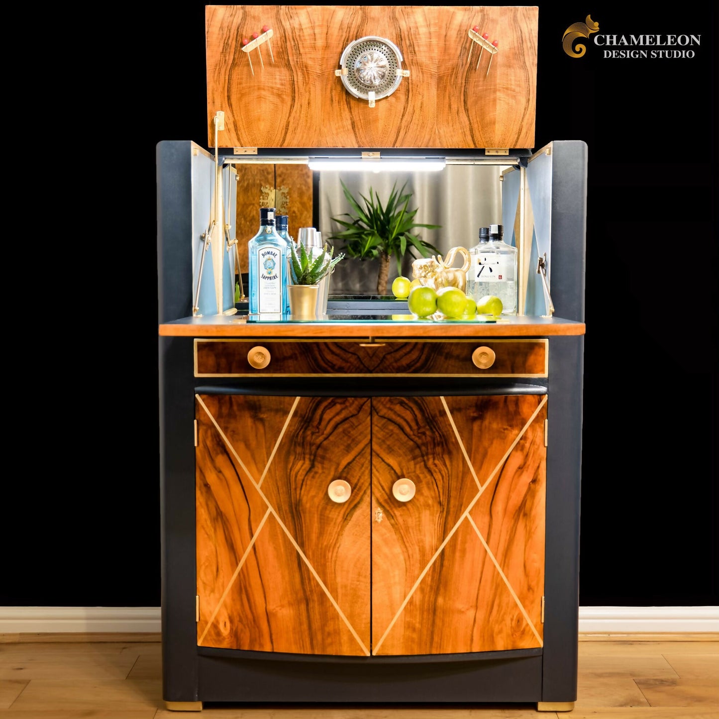 Cocktail cabinet/ Drinks Cabinet Art Deco cocktail bar