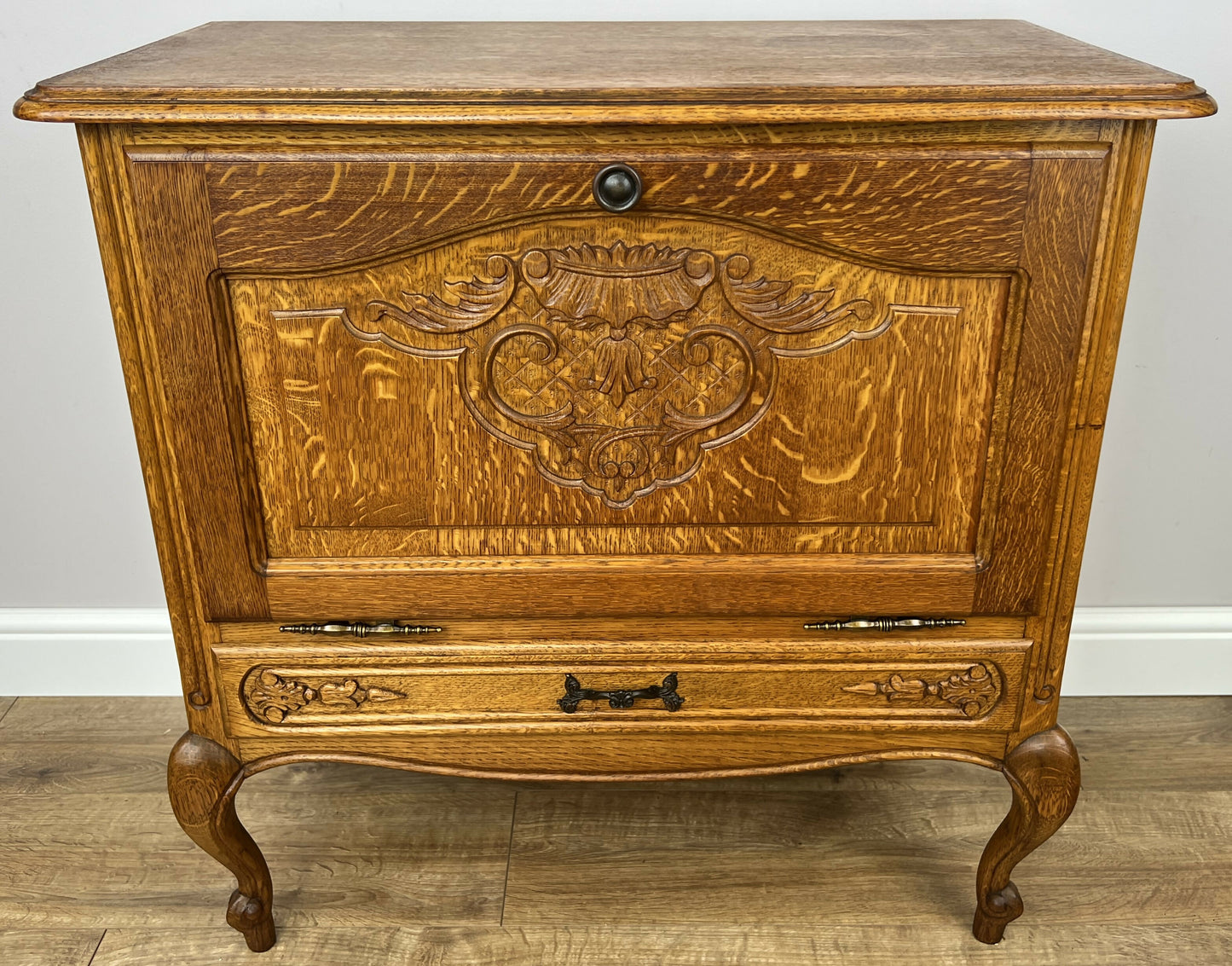 Cabinet Vintage French Louis XIV Oak Sideboard with Carved Cupboard LOT 6247