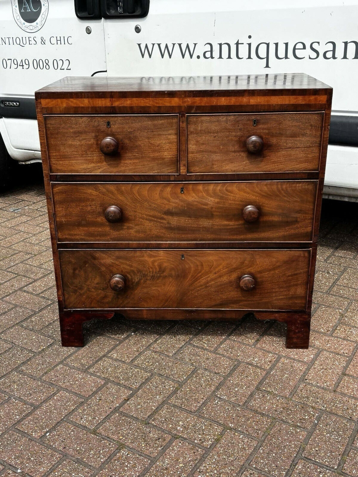 Georgian Mahogany Chest Of Drawers. Nice Small Proportions