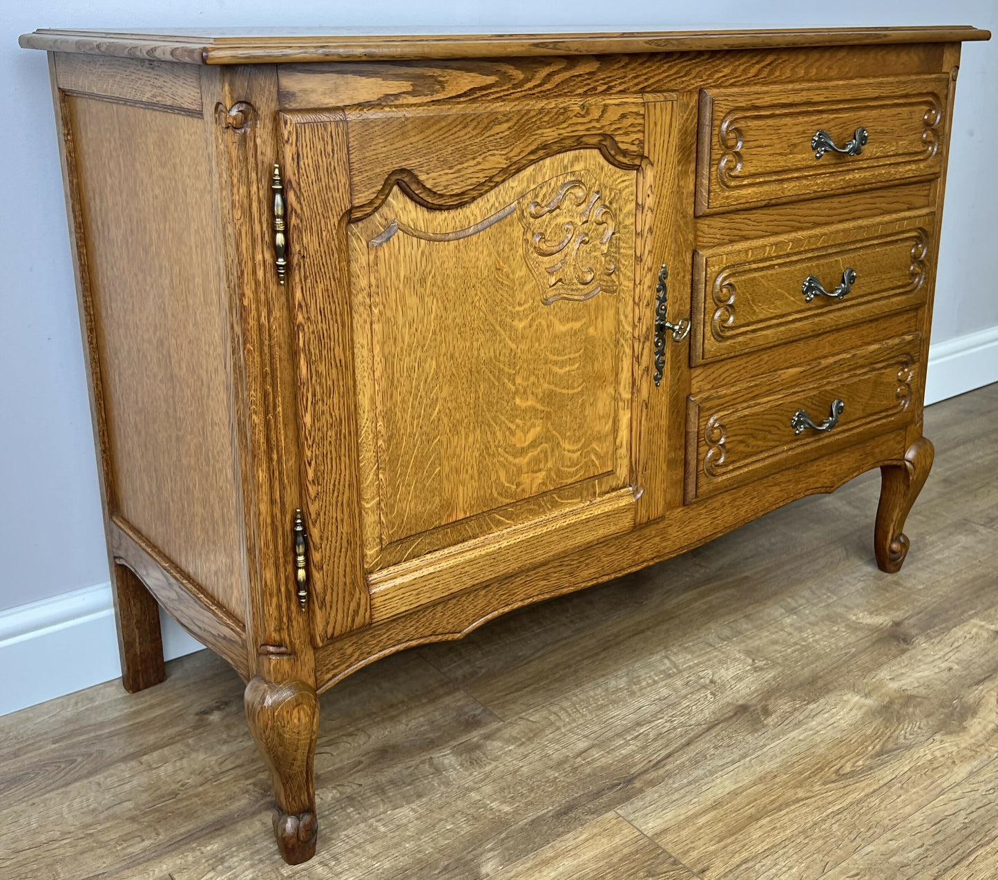 Cabinet Vintage French Louis XIV Oak Sideboard with Carved Cupboard LOT 6264