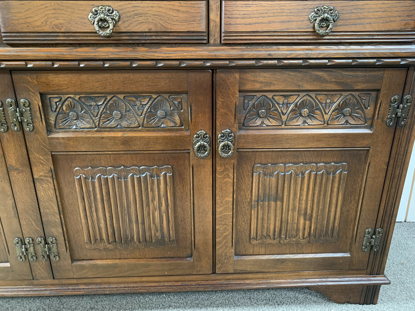 Old Charm Sovereign dresser sideboard with a light oak finish.