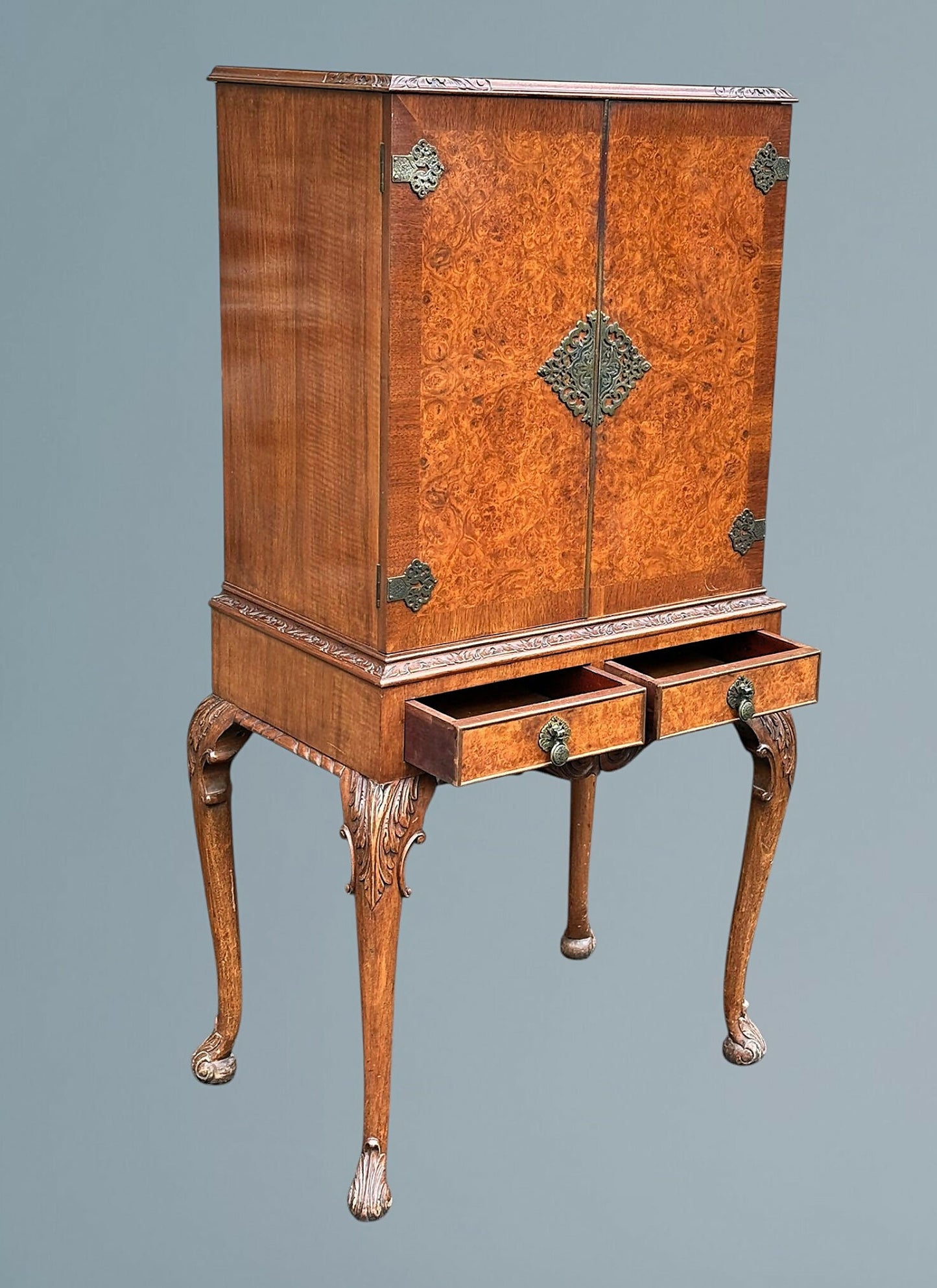 Queen Anne Figured Walnut Cocktail Cabinet / Drinks Cabinet