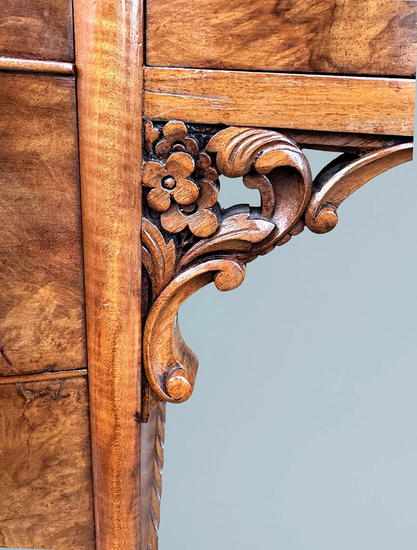 Good Quality Burr Walnut Writing Desk / Writing Table