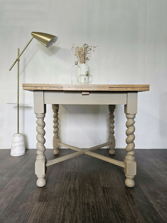Vintage Extendable Oak Dining Table