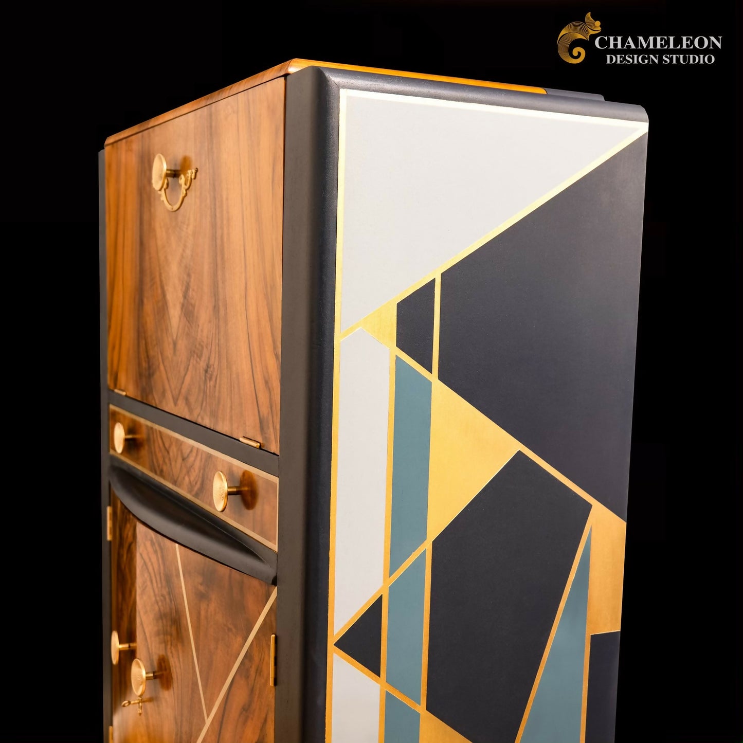 Cocktail cabinet/ Drinks Cabinet Art Deco cocktail bar