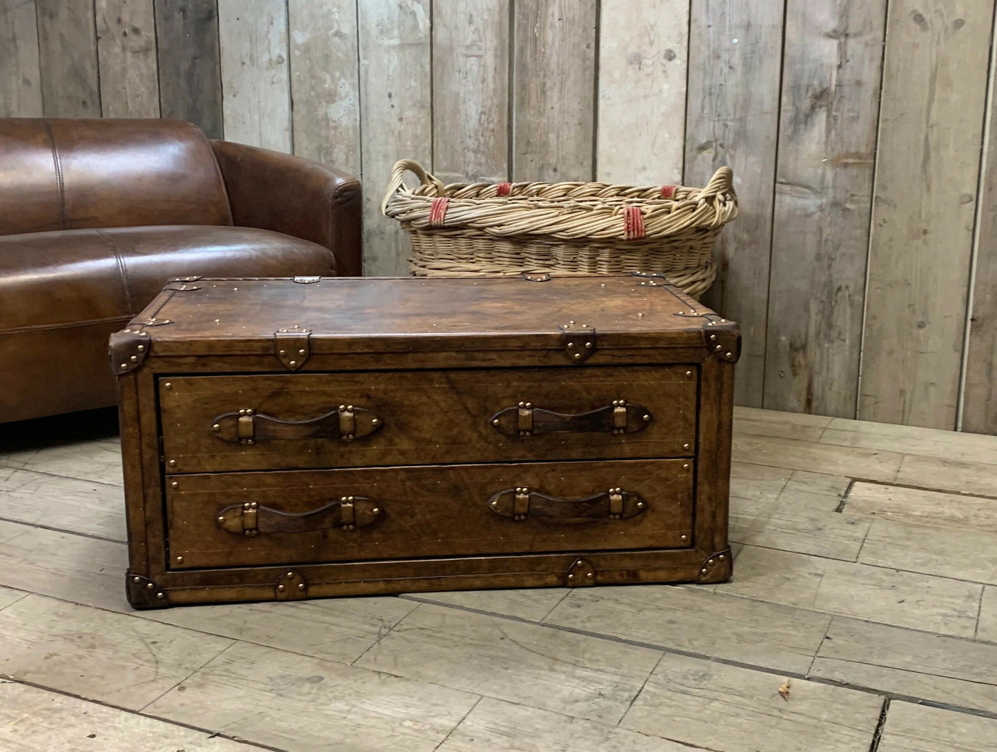 Handmade Vintage Leather Coffee Table Trunk: Vintage-Inspired Storage Chest
