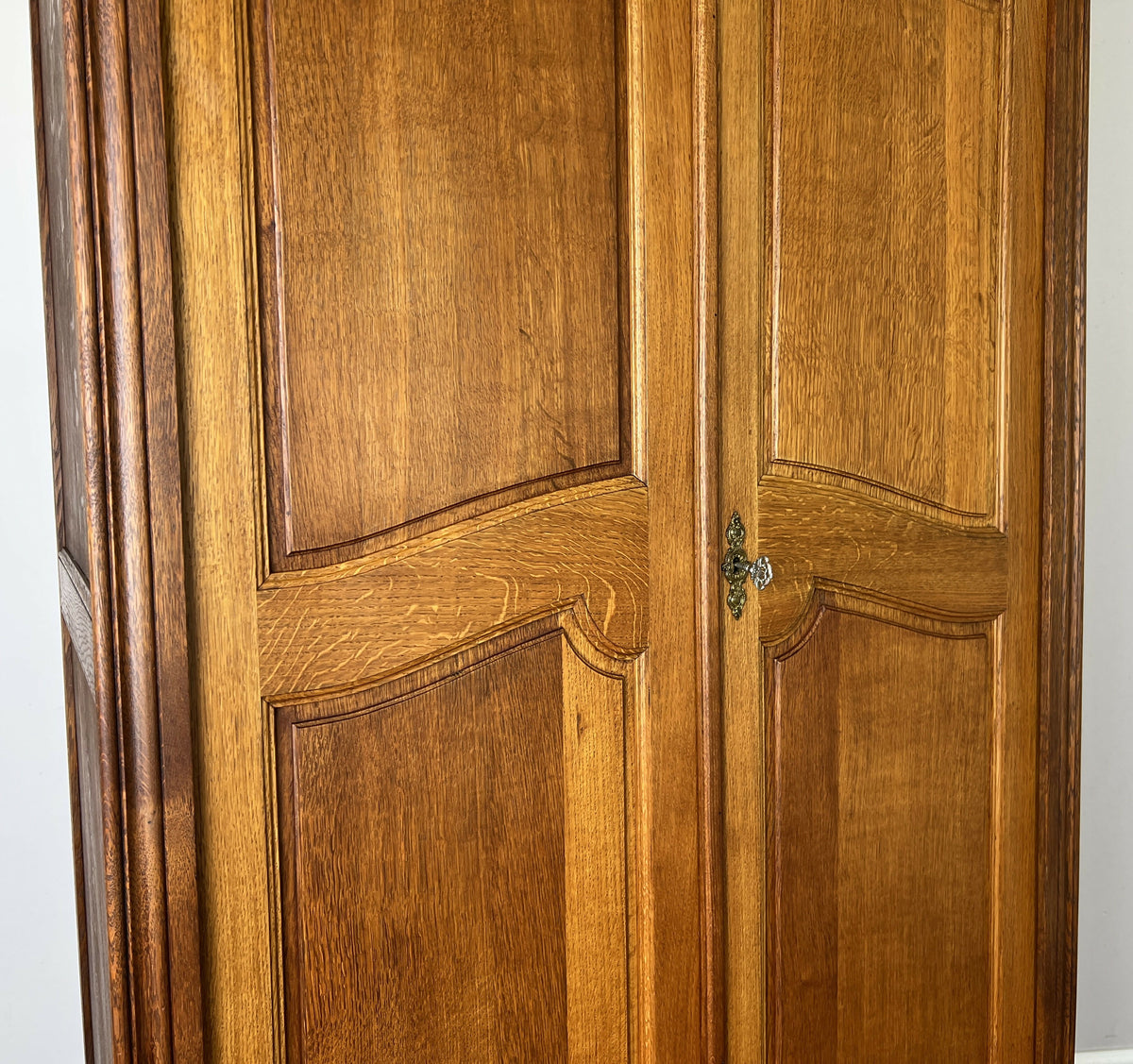 Wardrobe Antique French Style Oak Two Door Storage Carved Armoire LOT 6510