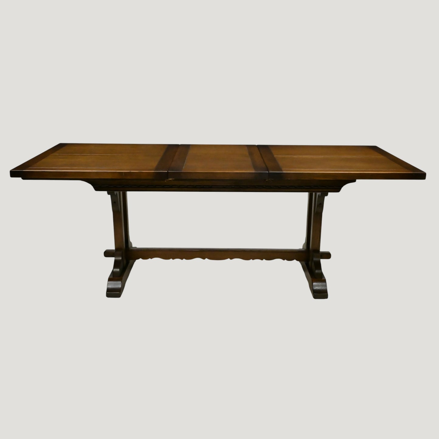 Old Charm Richmond Oak Extending Dining Table Light Oak Finish FREE UK Delivery. SBR10889/0209E