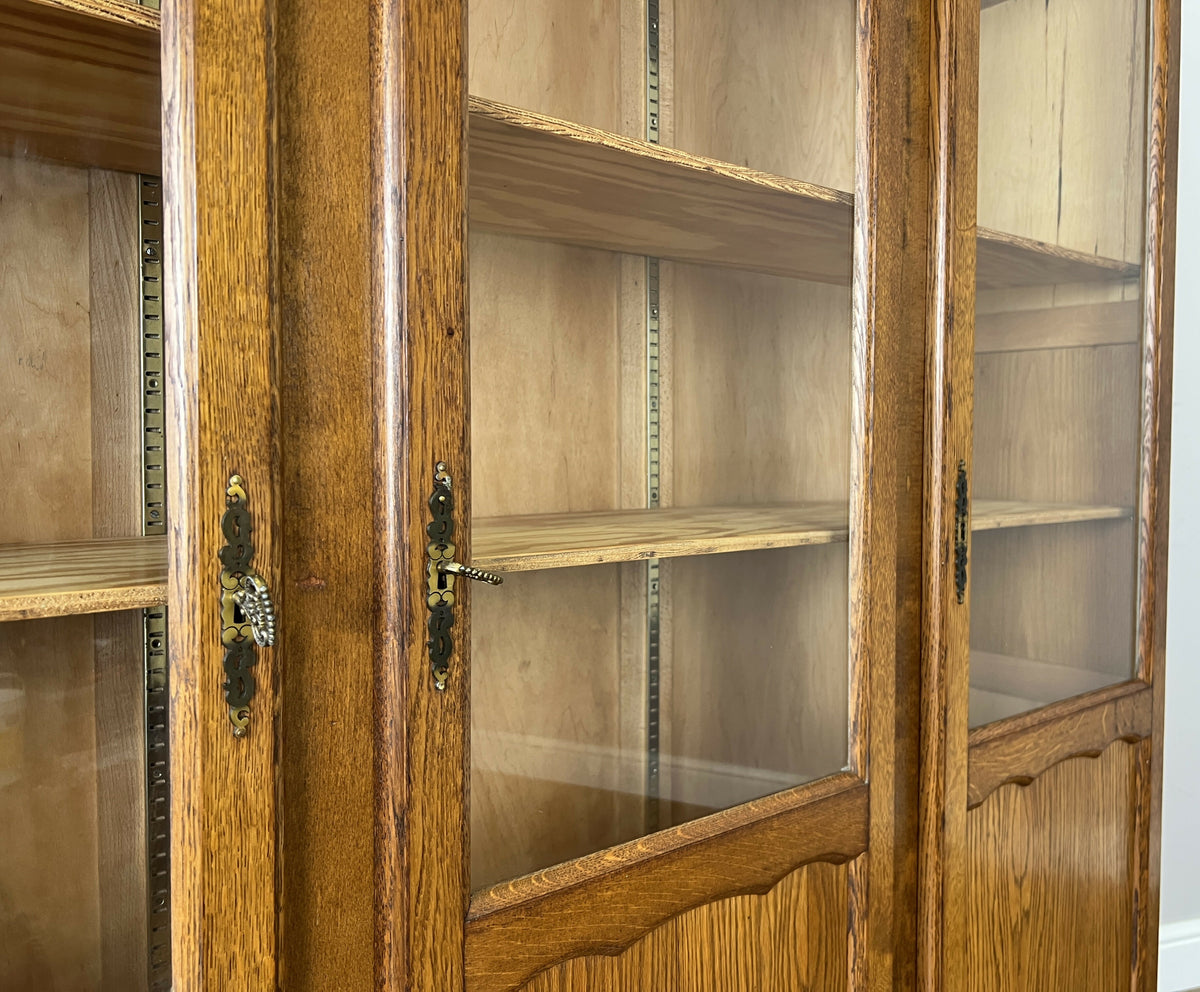 Bookcase Vintage French Louis XIV Oak Glazed Display Cabinet Sideboard LOT 6524