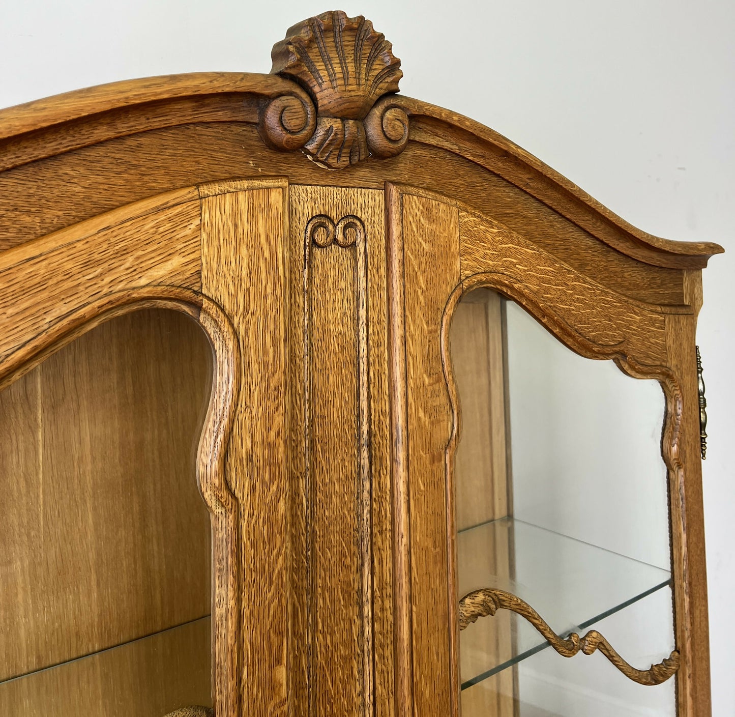 Bookcase Vintage French Louis XIV Style Oak Glazed Display Cabinet LOT 6490