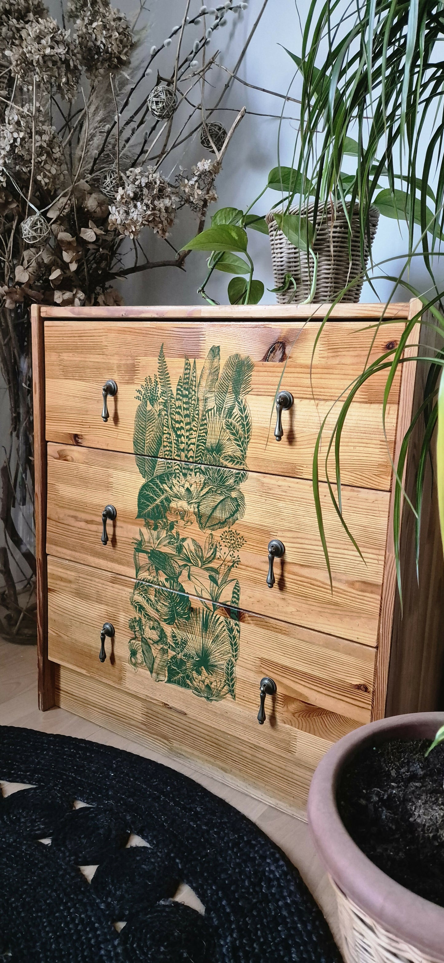 Small chest of drawers