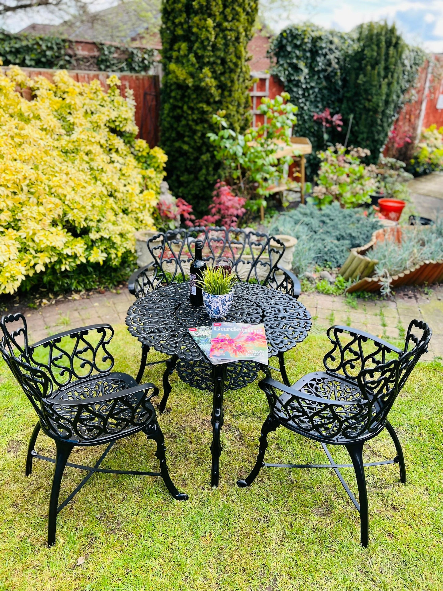 Black Vintage Love Seat Patio Set finished in Black