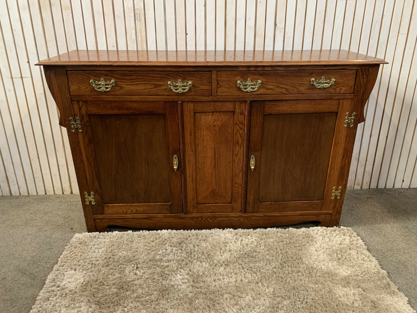 Oak sideboard dresser base/ tv unit with 2 door and 2 Drawers.