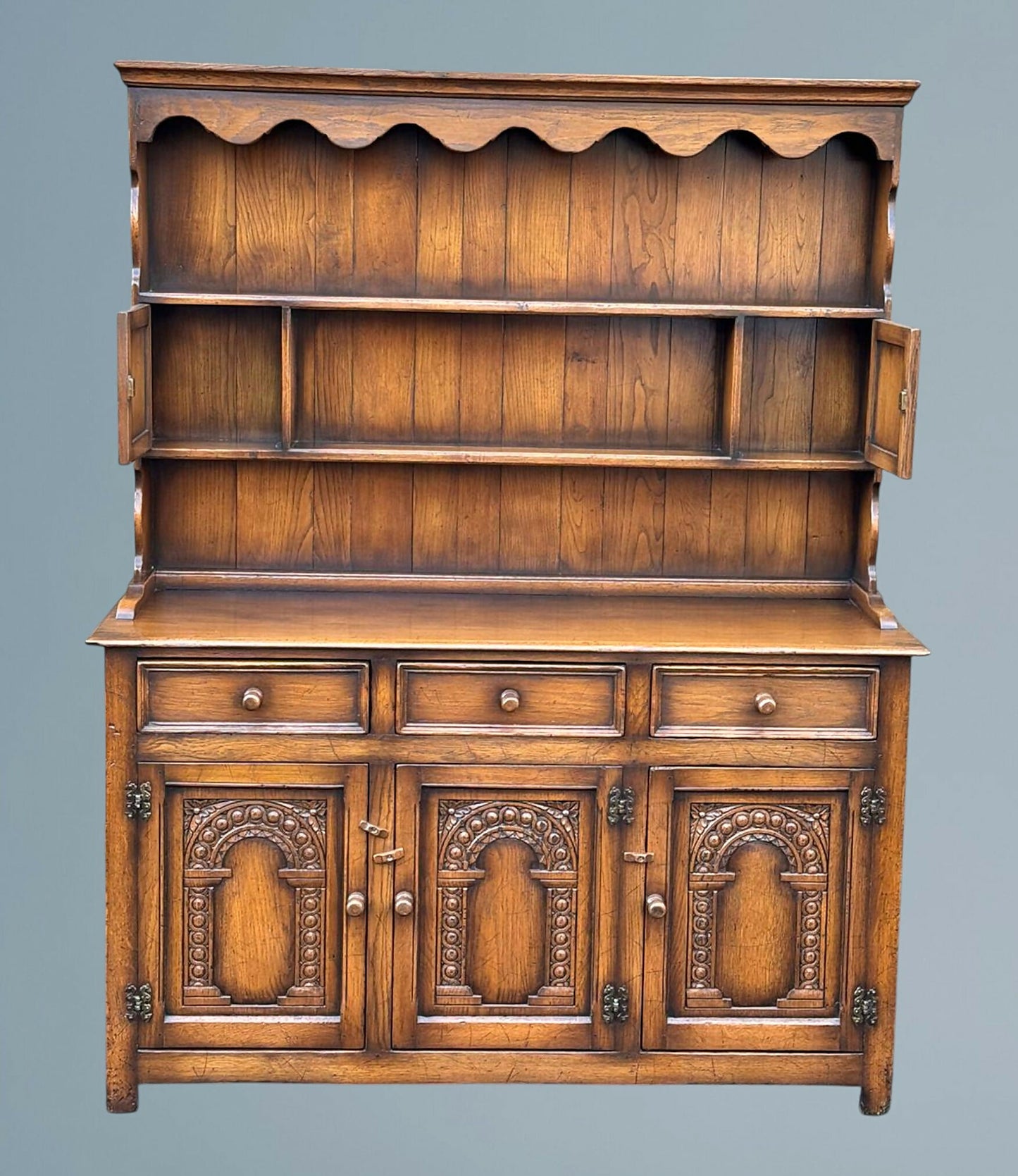 Good Quality Oak Dresser and Rack In The Period Style